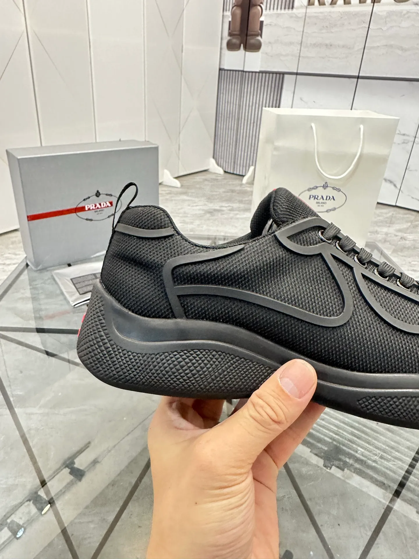 Men's shoes for sale💰: 💰P460¥ High-end top quality Product trademark: Prada * "Prada*" low-top casual shoes Regular size: 38-45 (can be customized to 46) Product materials: imported breathable fly knit upper, breathable lining, cowhide foot pads, original air cushion outsole. No.: 001